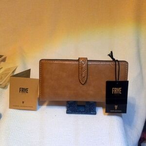 Frye Reed Slim wallet